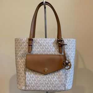 Michael Kors Jet Set Med Pocket Tote - NEW 🦋